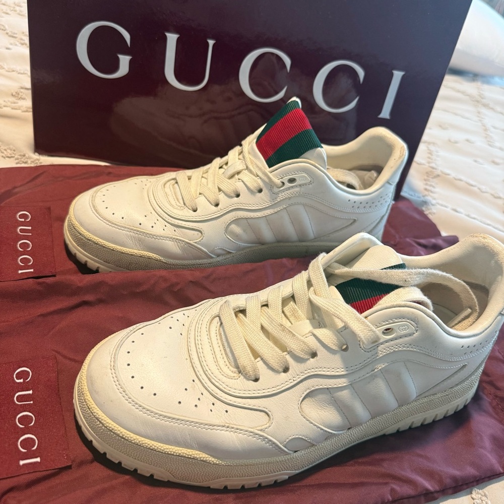 Gucci White Leather Low-Top Sneakers with Green and Red Web Accent